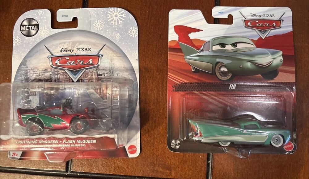 Disney Pixar Cars Lightning McQueen Holiday Christmas Series Metal 1:55 Scale